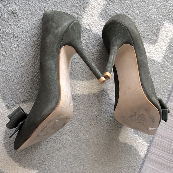 EUC -Steve Madden Hunter Green suede Classic Pumps in size 6 - Picture 4 of 4
